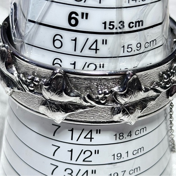 Whiting & Davis Silver tone Bangle Bracelet with Floral Grapevine Hinged  4363 - Picture 5 of 10